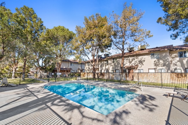 121 N Gateway Blvd in Ridgecrest, CA - Building Photo - Building Photo