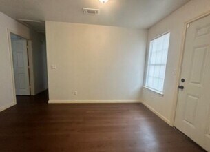 327 Lincoln St in Wharton, TX - Building Photo - Building Photo