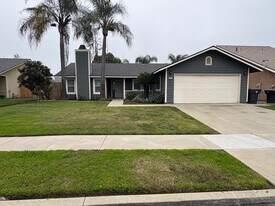 1195 Santa Cruz Ave in Tulare, CA - Building Photo