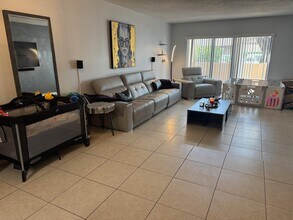 4952 Sheridan St in Hollywood, FL - Building Photo - Building Photo