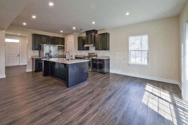 8225 Spiral Dr in Chesterfield, VA - Building Photo - Building Photo