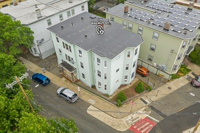 105 Walnut St, Unit 2 in Somerville, MA - Building Photo - Building Photo