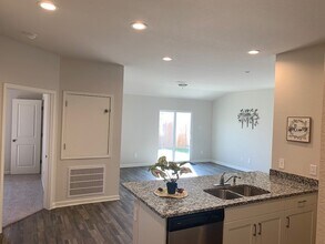 107 Bering Dr in Huntsville, TX - Building Photo - Building Photo