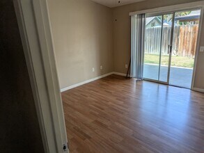 3513 El Hogar Ct in Bakersfield, CA - Building Photo - Building Photo