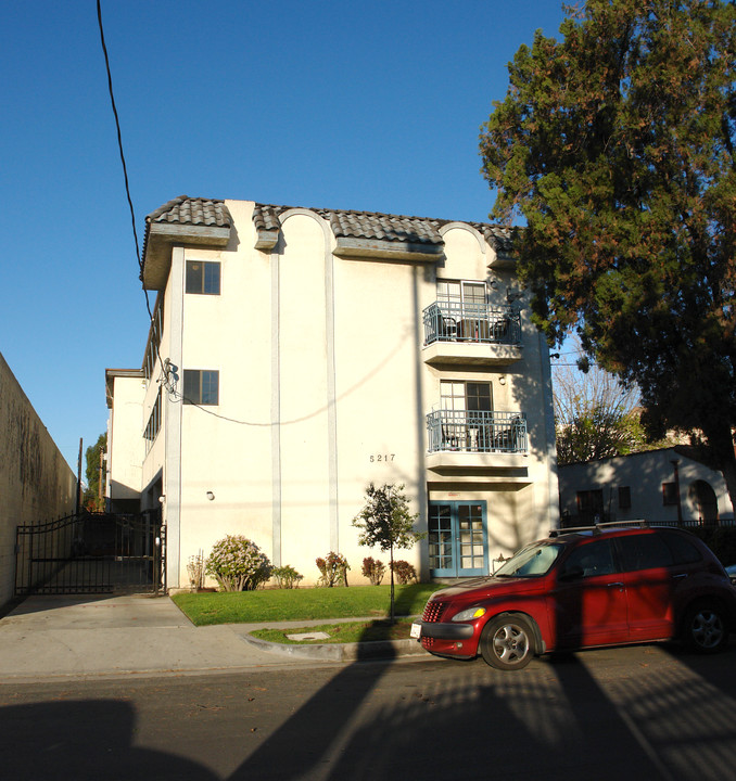 5217 Willow Crest Ave in North Hollywood, CA - Foto de edificio