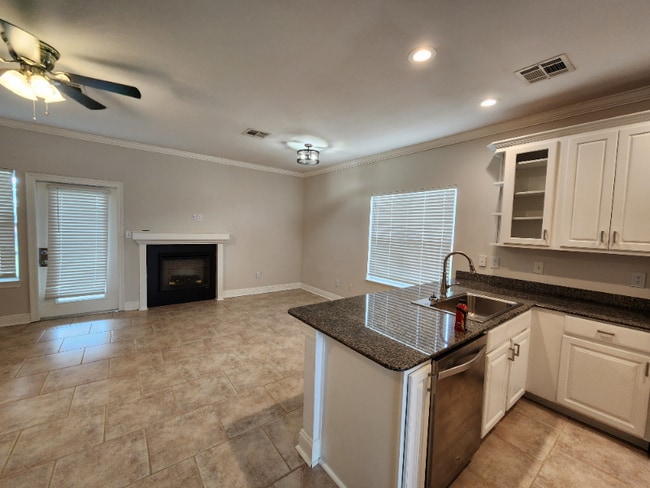 4706 Pontchartrain Dr in Slidell, LA - Foto de edificio - Building Photo