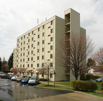 Manor House Apartments in Beckley, WV - Building Photo
