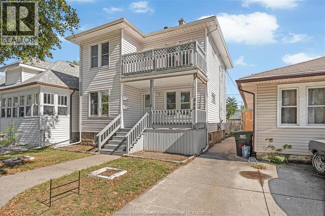 property at 844-844 Ellrose Ave