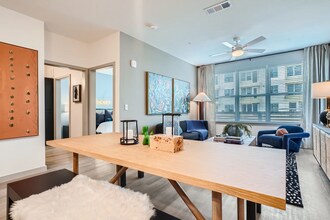 3499 Clinton Dr in Houston, TX - Building Photo - Building Photo