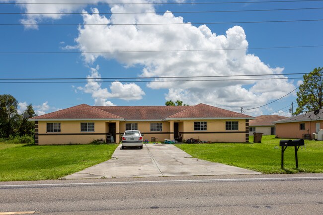 5145-5147 Leonard Blvd S in Lehigh Acres, FL - Foto de edificio - Building Photo