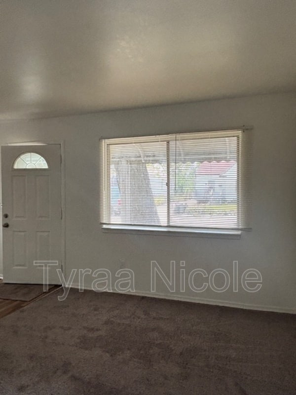 1737 E Jarvis Ave in Hazel Park, MI - Building Photo - Building Photo
