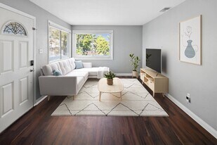 6667 Valjean Ct in San Diego, CA - Building Photo