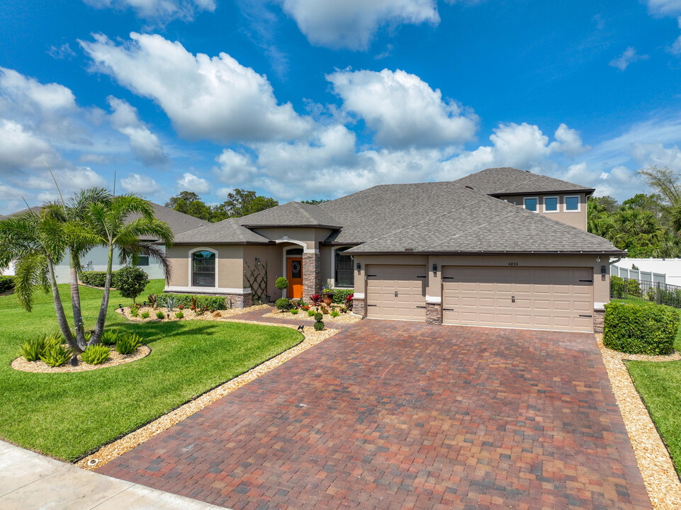 6855 Paola Ct in Vero Beach, FL - Building Photo