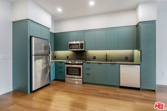 10601 Washington Blvd in Culver City, CA - Foto de edificio - Building Photo