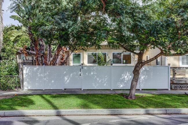 2322-2322 Ocean Ave in Los Angeles, CA - Building Photo - Building Photo