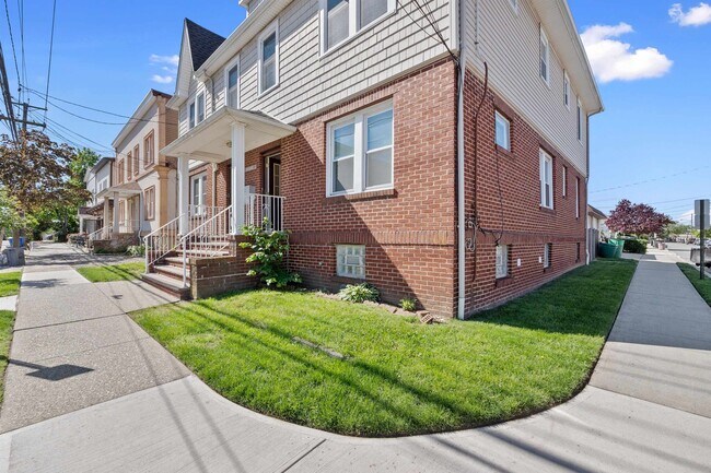 275 Centre Ave in Secaucus, NJ - Building Photo - Building Photo
