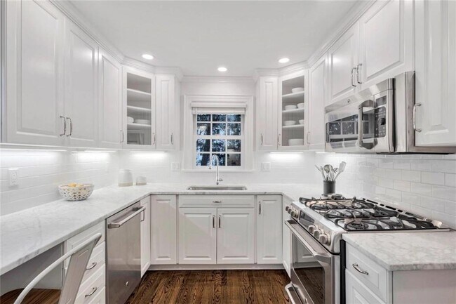 17 Orsini Dr in Larchmont, NY - Foto de edificio - Building Photo