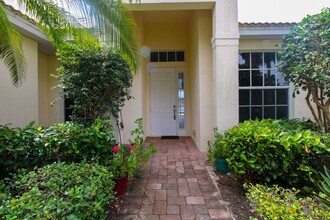 3927 Aurora Ct in Naples, FL - Building Photo - Building Photo