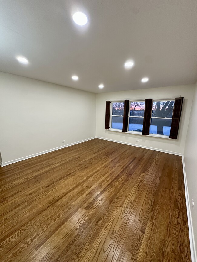 6113 N Kedzie Ave, Unit 2N in Chicago, IL - Foto de edificio - Building Photo