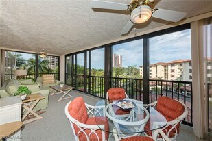 6000 Pelican Bay Blvd in Naples, FL - Building Photo