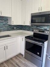 3300 Fox Chase Cir in Palm Harbor, FL - Building Photo - Building Photo