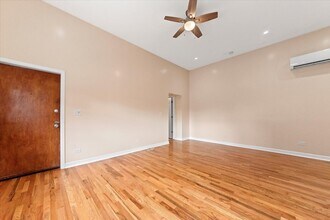 4255 N Campbell Ave, Unit 1S in Chicago, IL - Building Photo - Building Photo