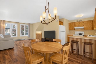 10 Baker St in Wasaga Beach, ON - Building Photo - Building Photo