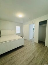 347 Newbridge Rd in East Meadow, NY - Building Photo - Building Photo