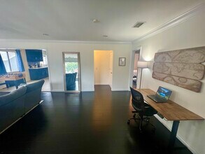 328 E Plymouth St in Inglewood, CA - Building Photo - Building Photo