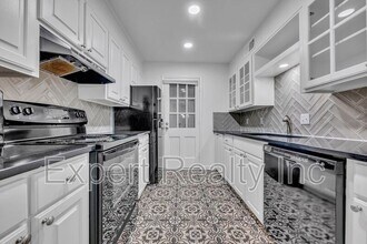 2076 Montreat Cir in Vestavia Hills, AL - Building Photo - Building Photo