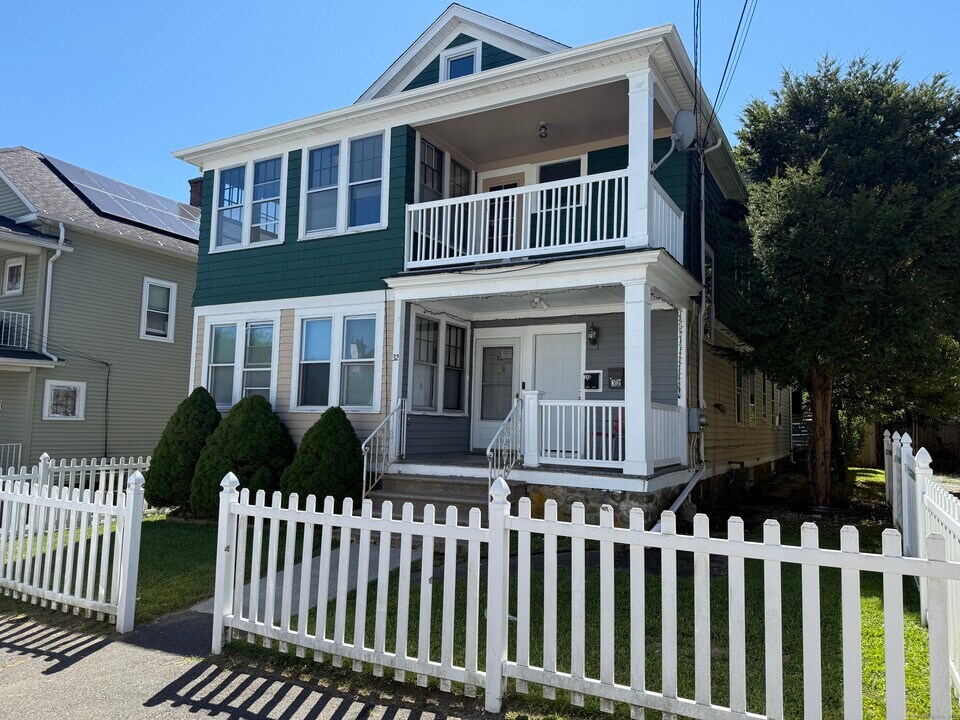 30 York St in Waterbury, CT - Building Photo