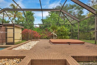 7440 SW 70th Terrace in Miami, FL - Building Photo - Building Photo