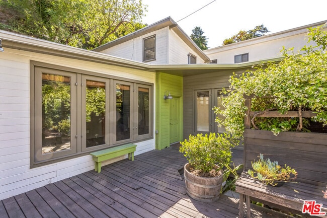 1659 N Beverly Glen Blvd in Los Angeles, CA - Building Photo - Building Photo