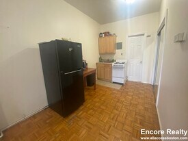 40 Anderson St, Unit 12 in Boston, MA - Building Photo