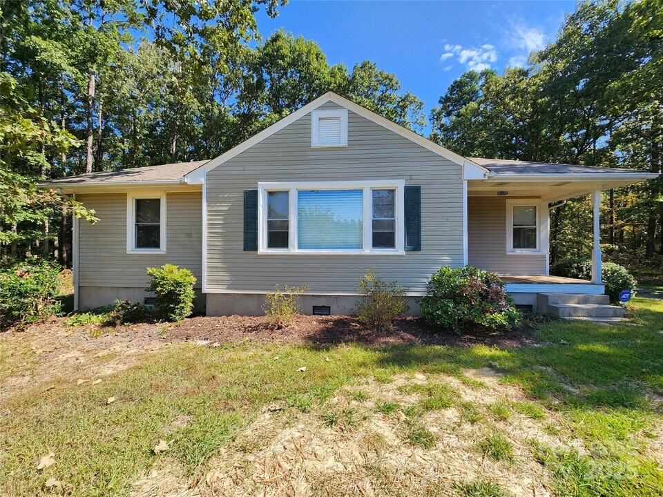 16081 US-52 in Gold Hill, NC - Building Photo