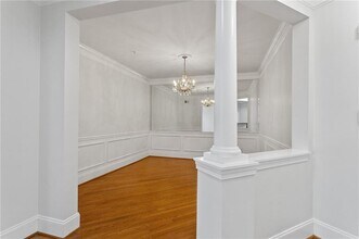 4100 Paces Walk SE in Atlanta, GA - Building Photo - Building Photo