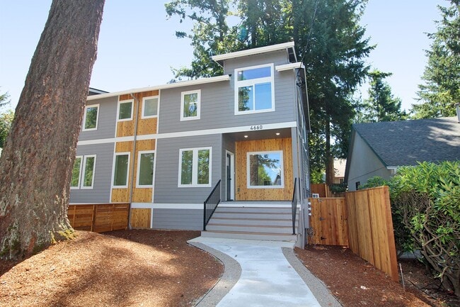 4660-4660 SW Fairvale Ct