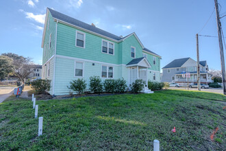 1293 W Ocean View Ave in Norfolk, VA - Building Photo - Building Photo
