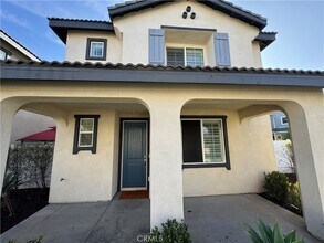 501 Villa Way in Colton, CA - Building Photo - Building Photo