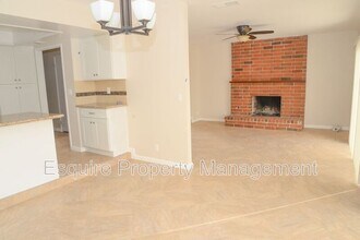 23 Lemon Dr in Camarillo, CA - Building Photo - Building Photo