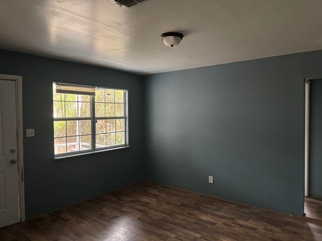 2406 Country Club Dr in Tallahassee, FL - Building Photo - Building Photo