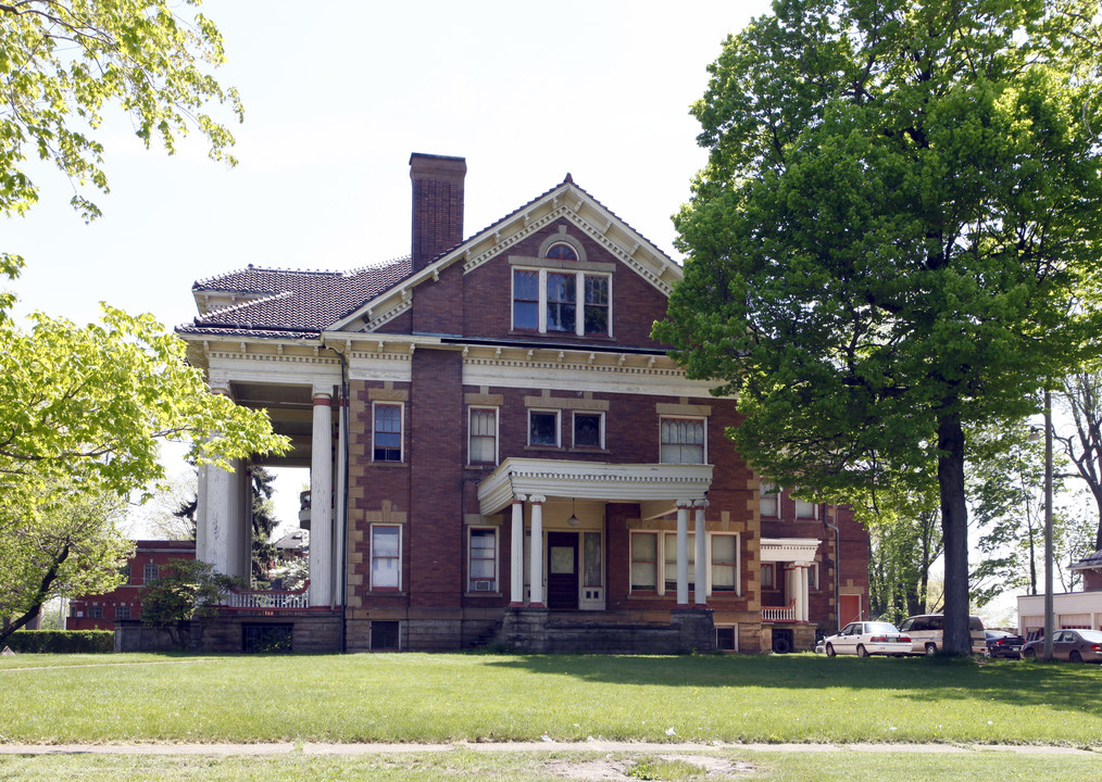 277 Park Ave in Youngstown, OH - Building Photo