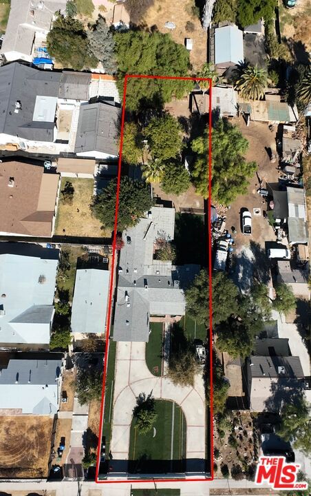 18643 Strathern St in Los Angeles, CA - Building Photo - Building Photo