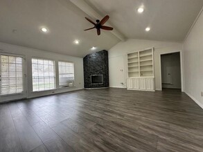 3821 Country Club Dr W in Irving, TX - Building Photo - Building Photo