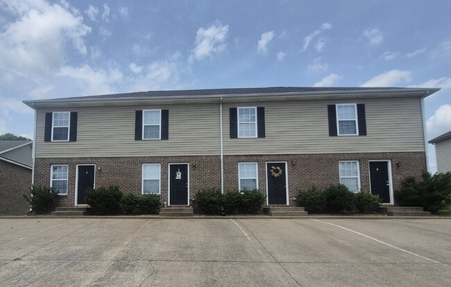 805A OAK ARBOR CT CLARKSVILLE, TN 37040