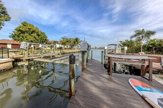396 Bayshore Dr in Venice, FL - Building Photo - Building Photo