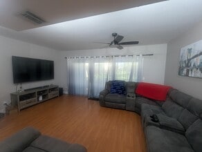 4736 NW 90th Ave in Sunrise, FL - Building Photo - Building Photo