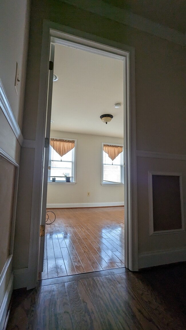 812 Mangold St, Unit North bedroom in Baltimore, MD - Foto de edificio - Building Photo