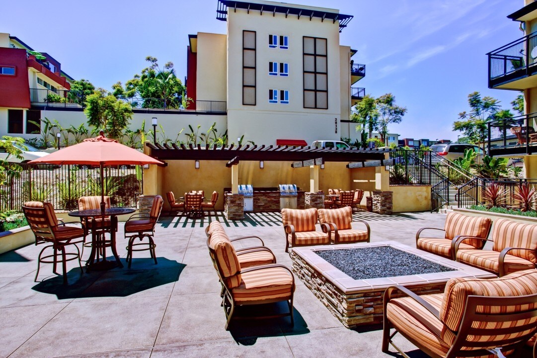 28124 Peacock Ridge Dr in Rancho Palos Verdes, CA - Building Photo