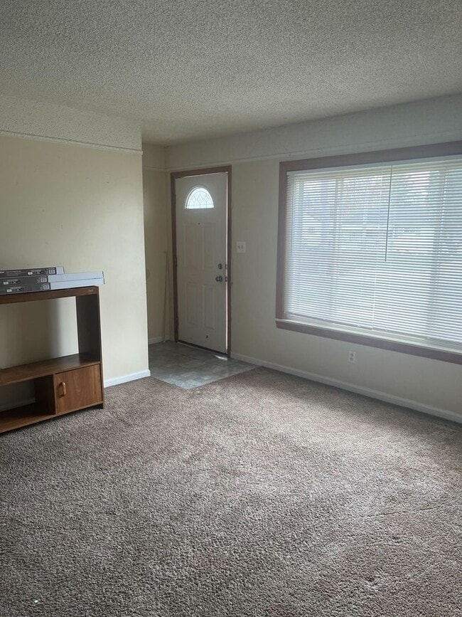 14363 Stephens Rd in Warren, MI - Building Photo - Building Photo